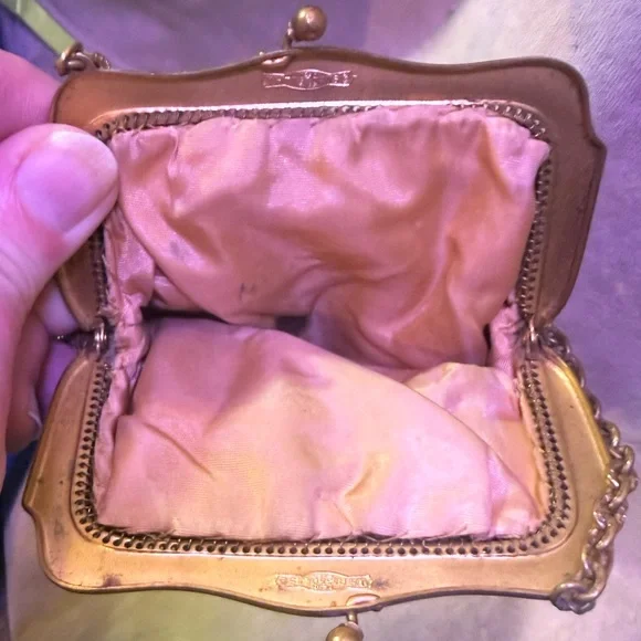 Vintage Gold Metal Frame Clutch - Gold - Picture 4 of 6